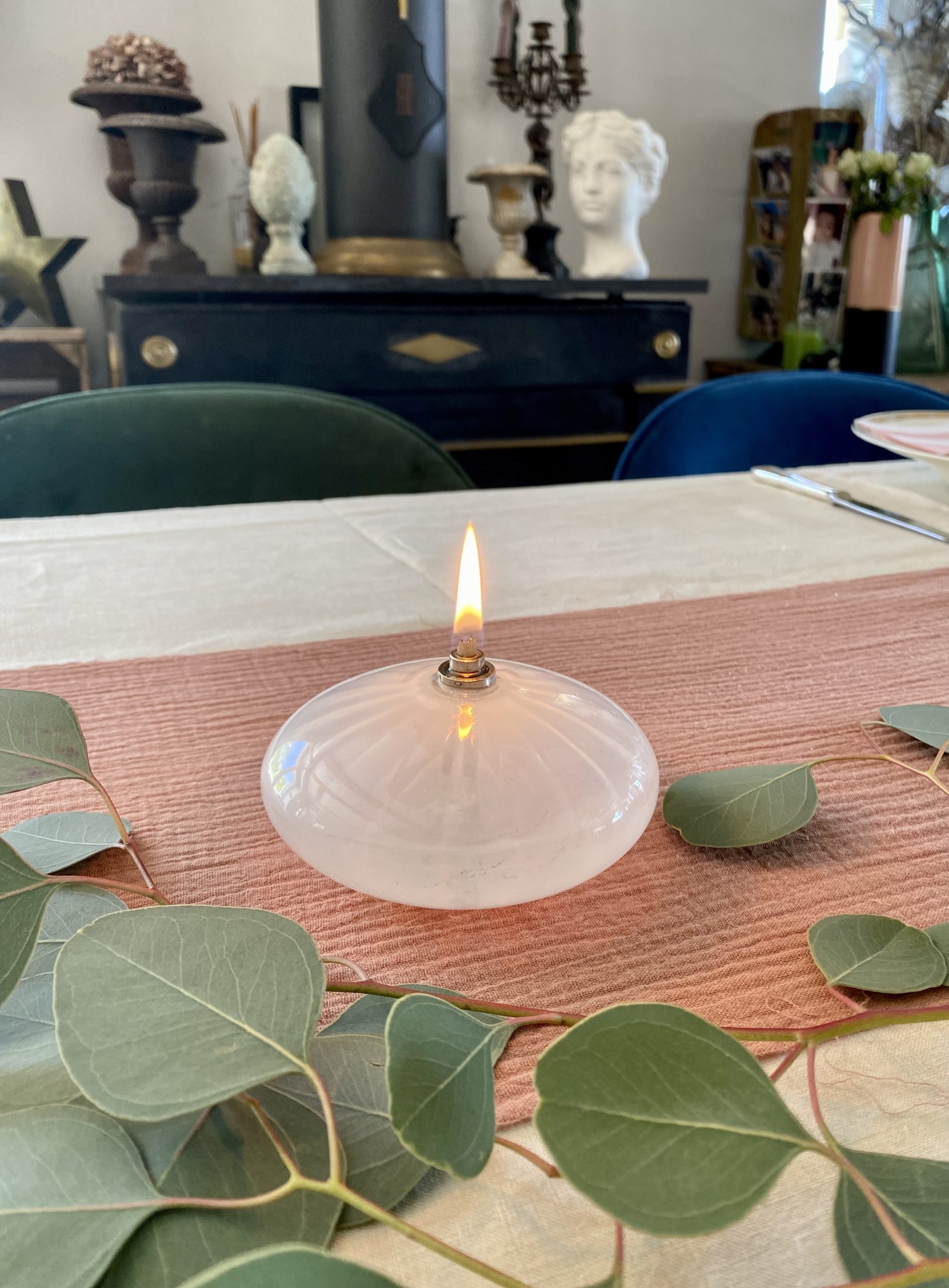 lampe a huile blanche stiree cerise noire lampe a huile blanche stiree cerise noire