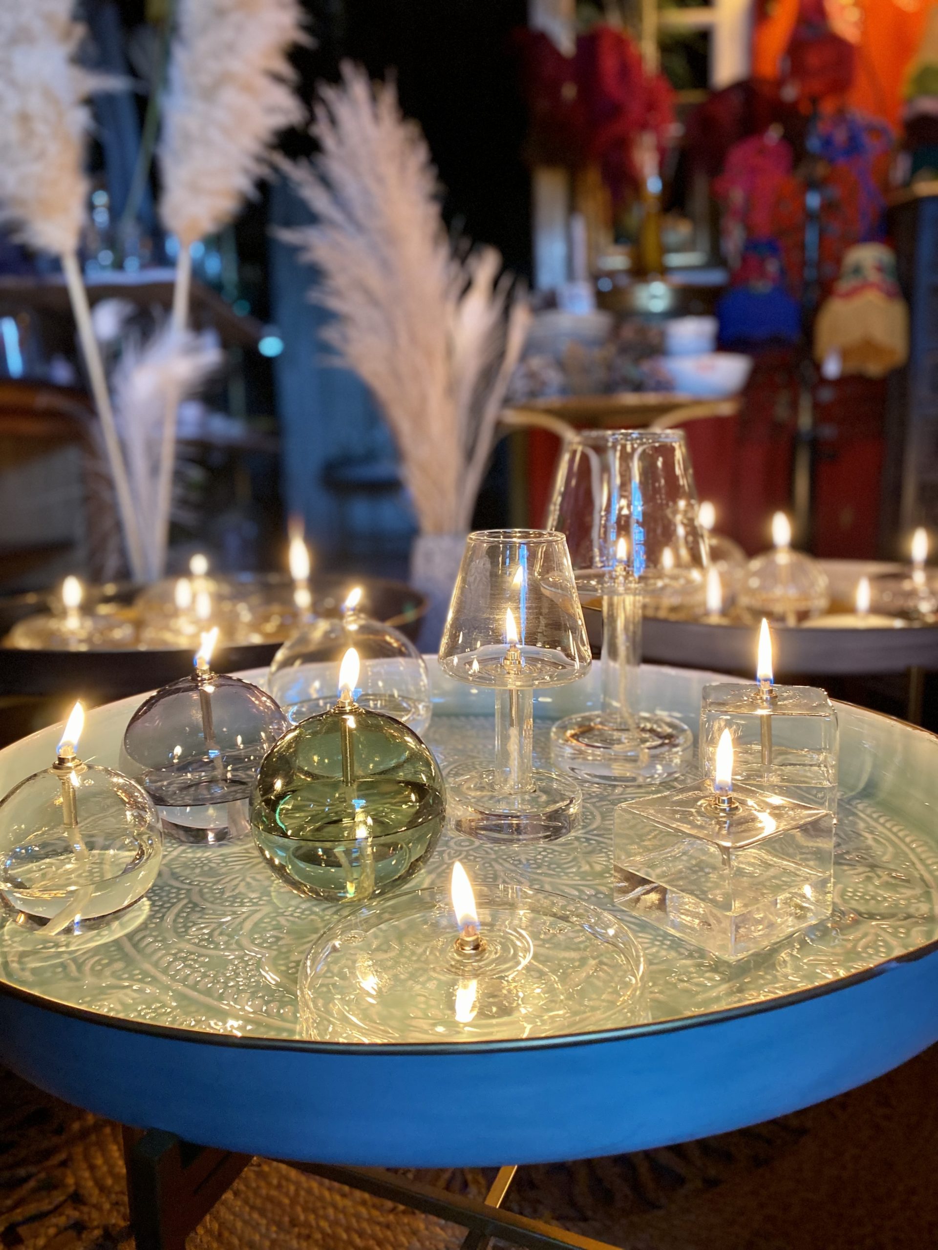 lampe a huile sphere cerise noire