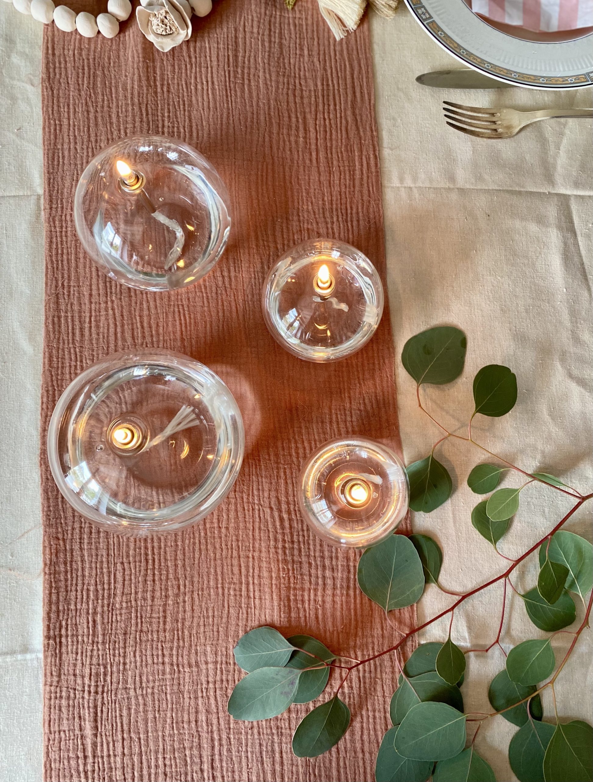 lampe a huile sphere cerise noire