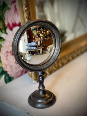 miroir sorciere sur pied cerise noire