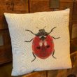 coussin coccinelle cerise noire