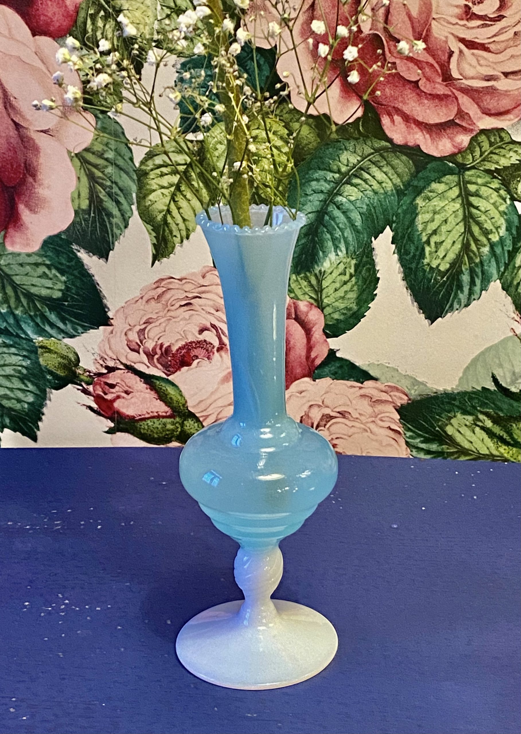 vase opaline bleu cerise noire