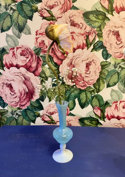 vase opaline bleu cerise noire