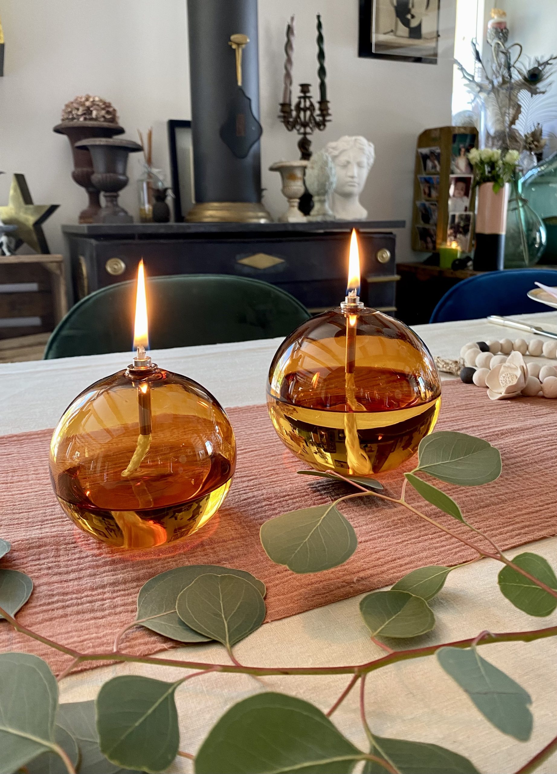 lampe a huile sphere ambre clair cerise noire