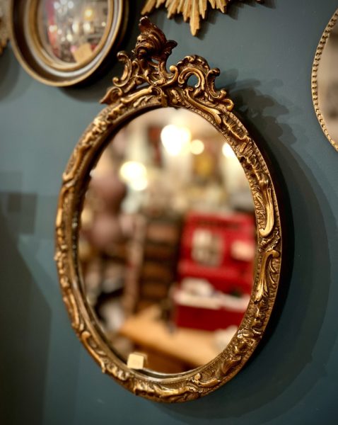 miroir oval cerise noire