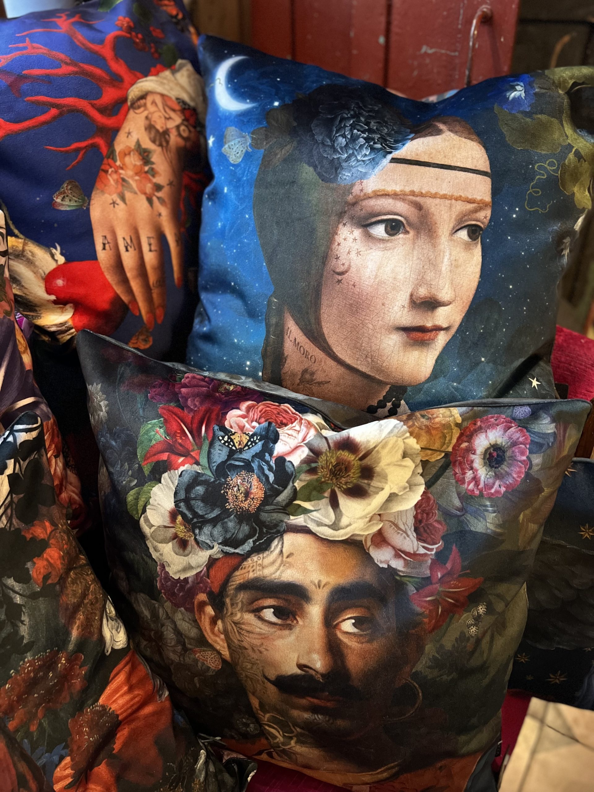 coussin voglio bene cerise noire