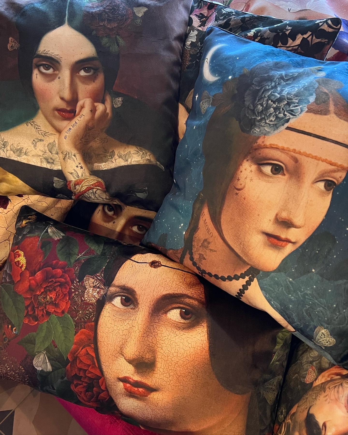 coussin bella voglio bene cerise noire