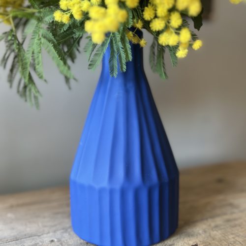 vase bleu majorelle cerise noire