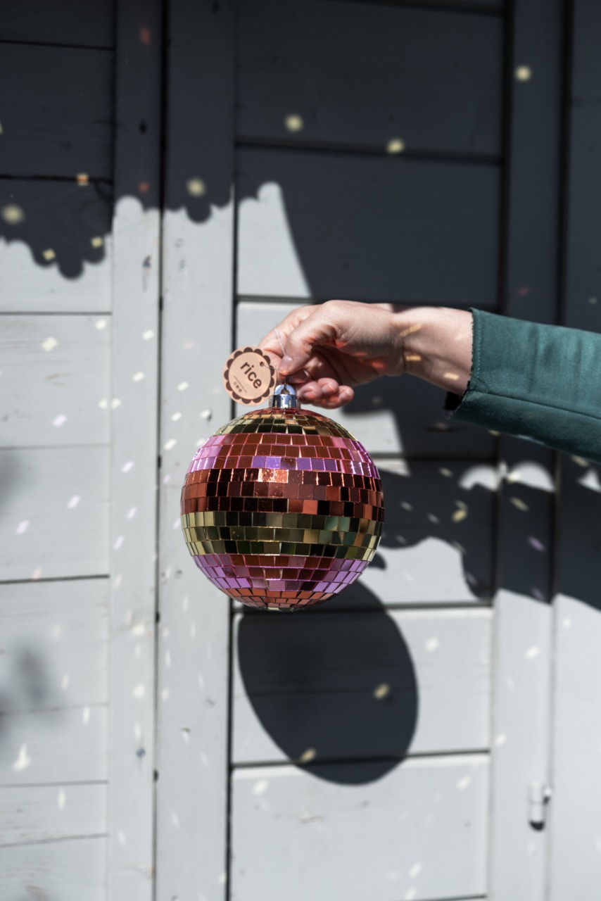 petite-boule-a-facettes