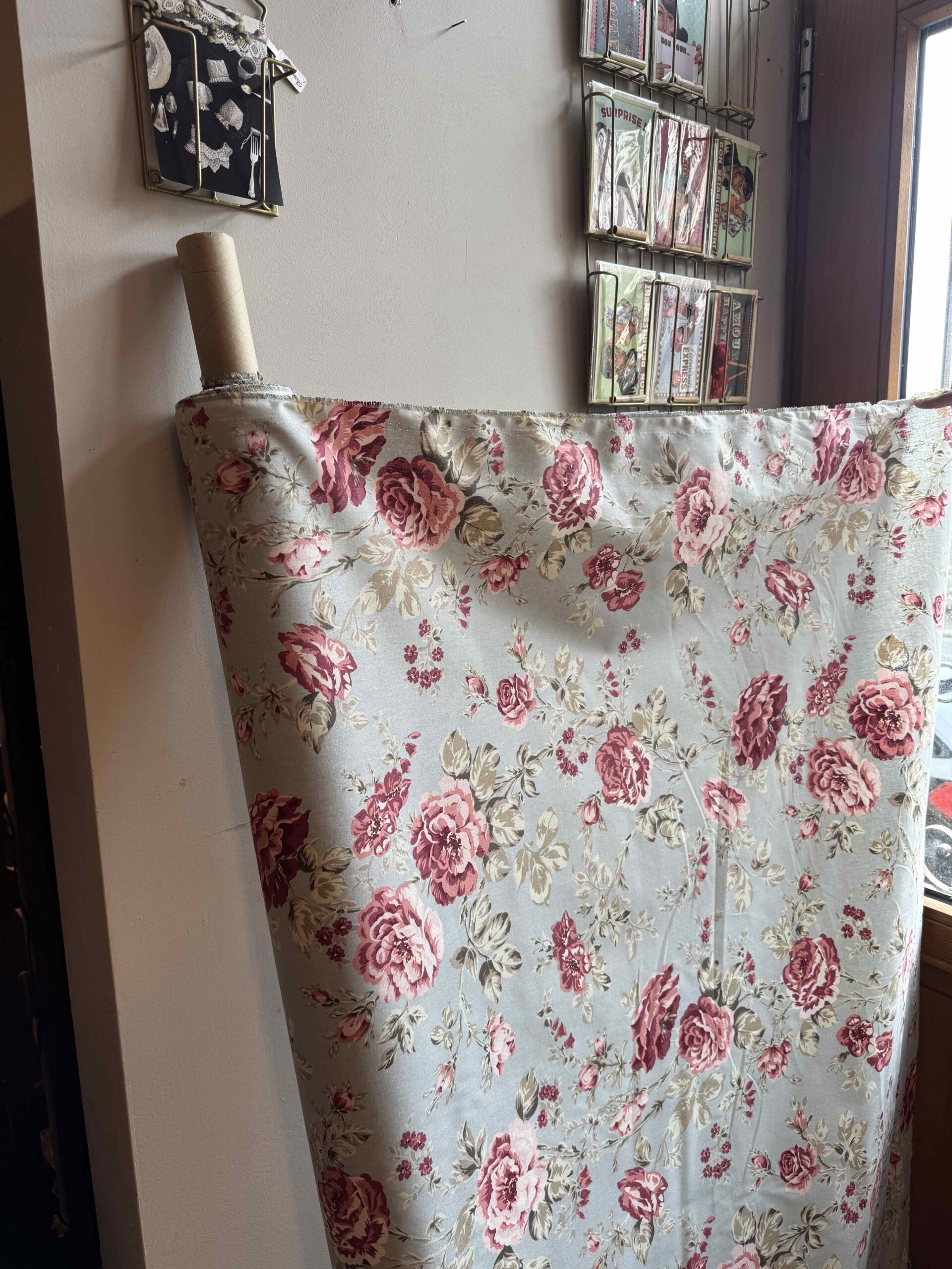 tissu-roses-bleu-clair
