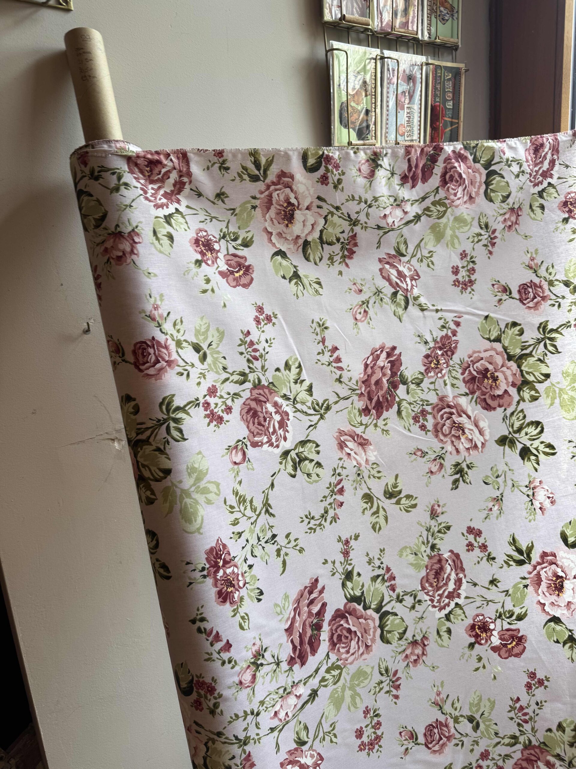 tissu-roses-parme